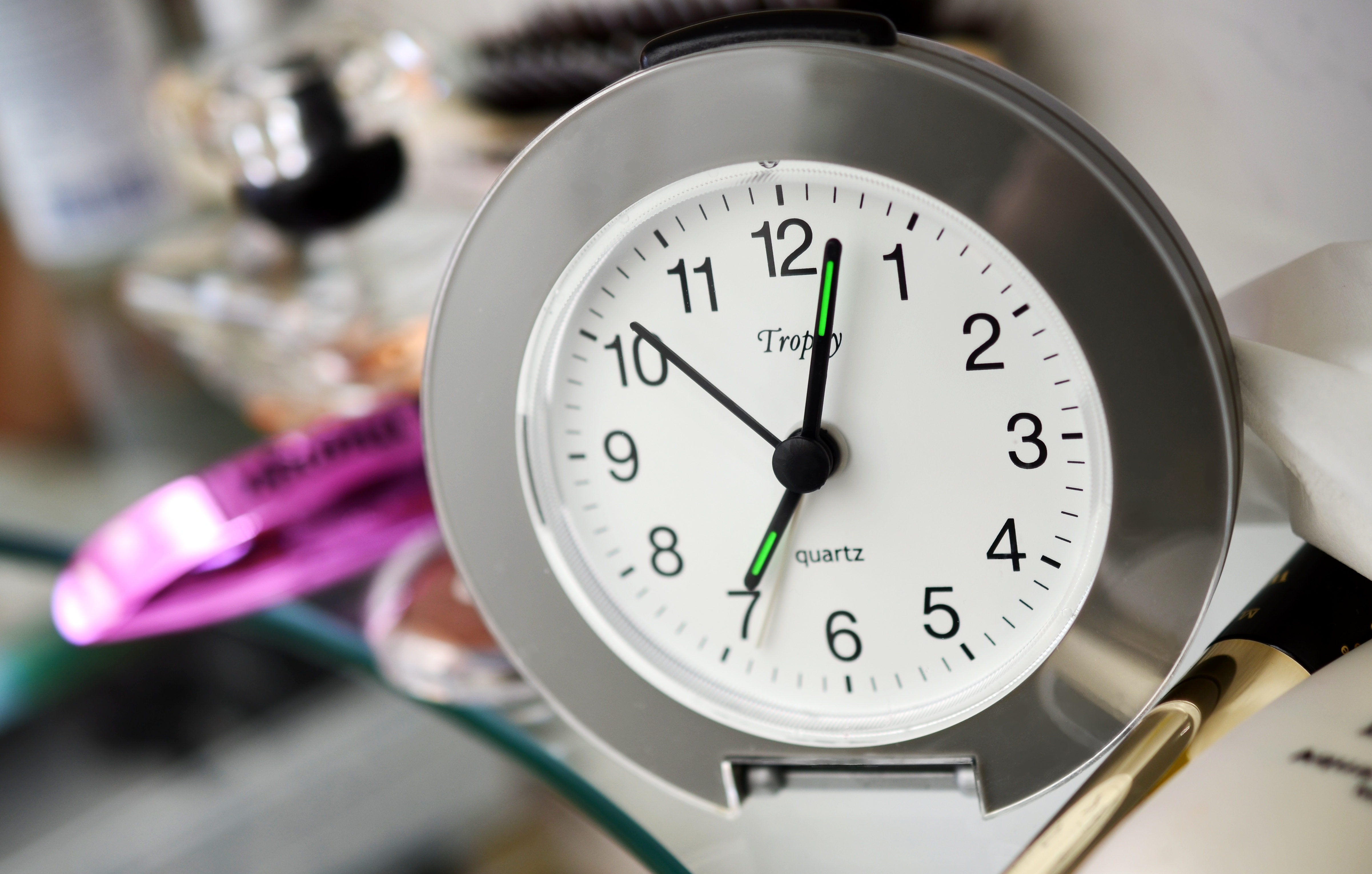Fotos gratis : reloj, mano, en blanco y negro, fotografía, hora ... Fotos gratis : reloj, mano, en blanco y negro, fotografía, hora ...